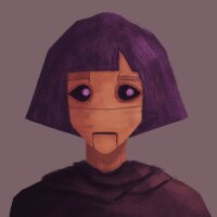 Портрет девушки-робота с фиолетовой стрижкой каре и прямой челкой. На месте глаз глубокие чёрные отверстия в форме стрелок, из которых видно яркий светло-фиолетовый свет зрачков. Тело на вид сделано из меди. Одета в тёмный плащ с опущенным капюшоном.